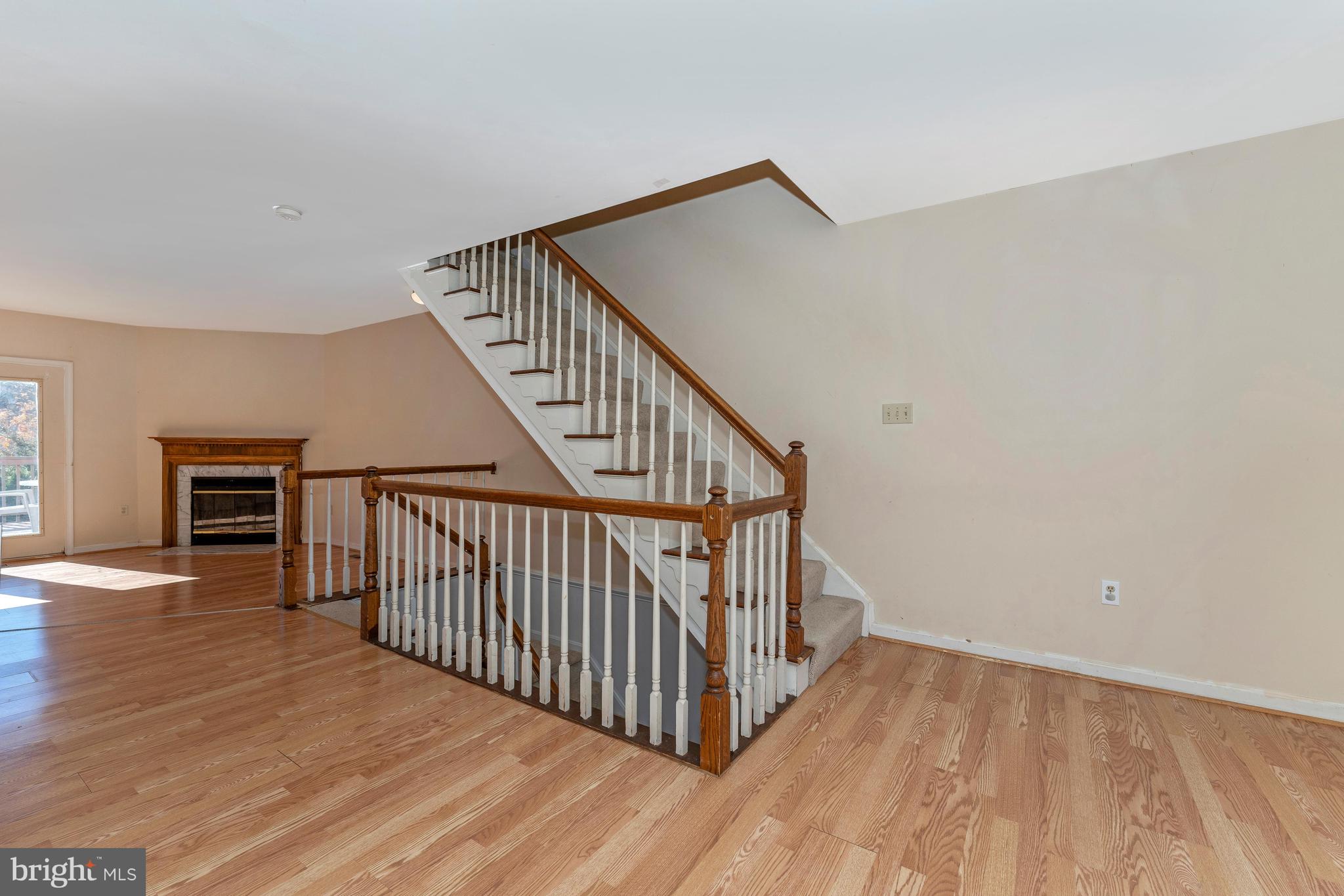 11 Victoria Square Frederick, MD 21702 - Photo 20 of 36 Staircase