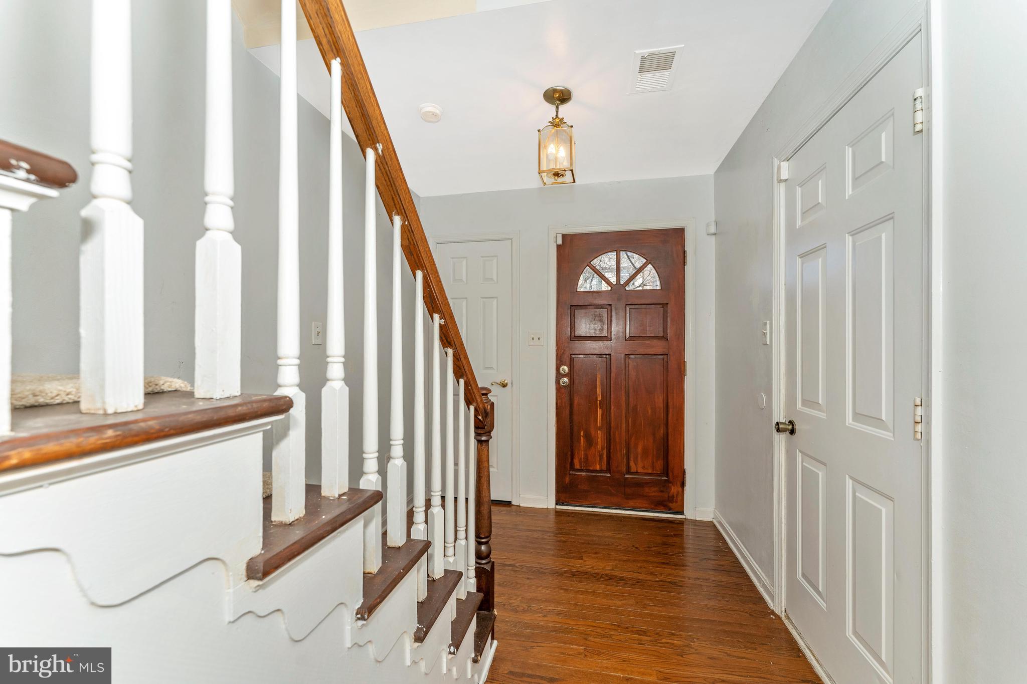 11 Victoria Square Frederick, MD 21702 - Photo 2 of 36 Foyer
