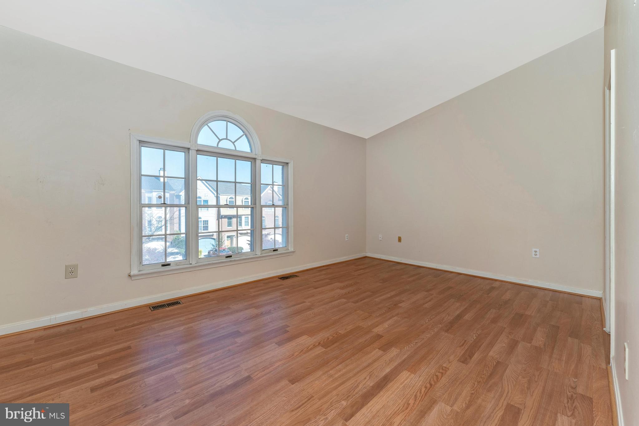 11 Victoria Square Frederick, MD 21702 - Photo 21 of 36 Primary Bedroom