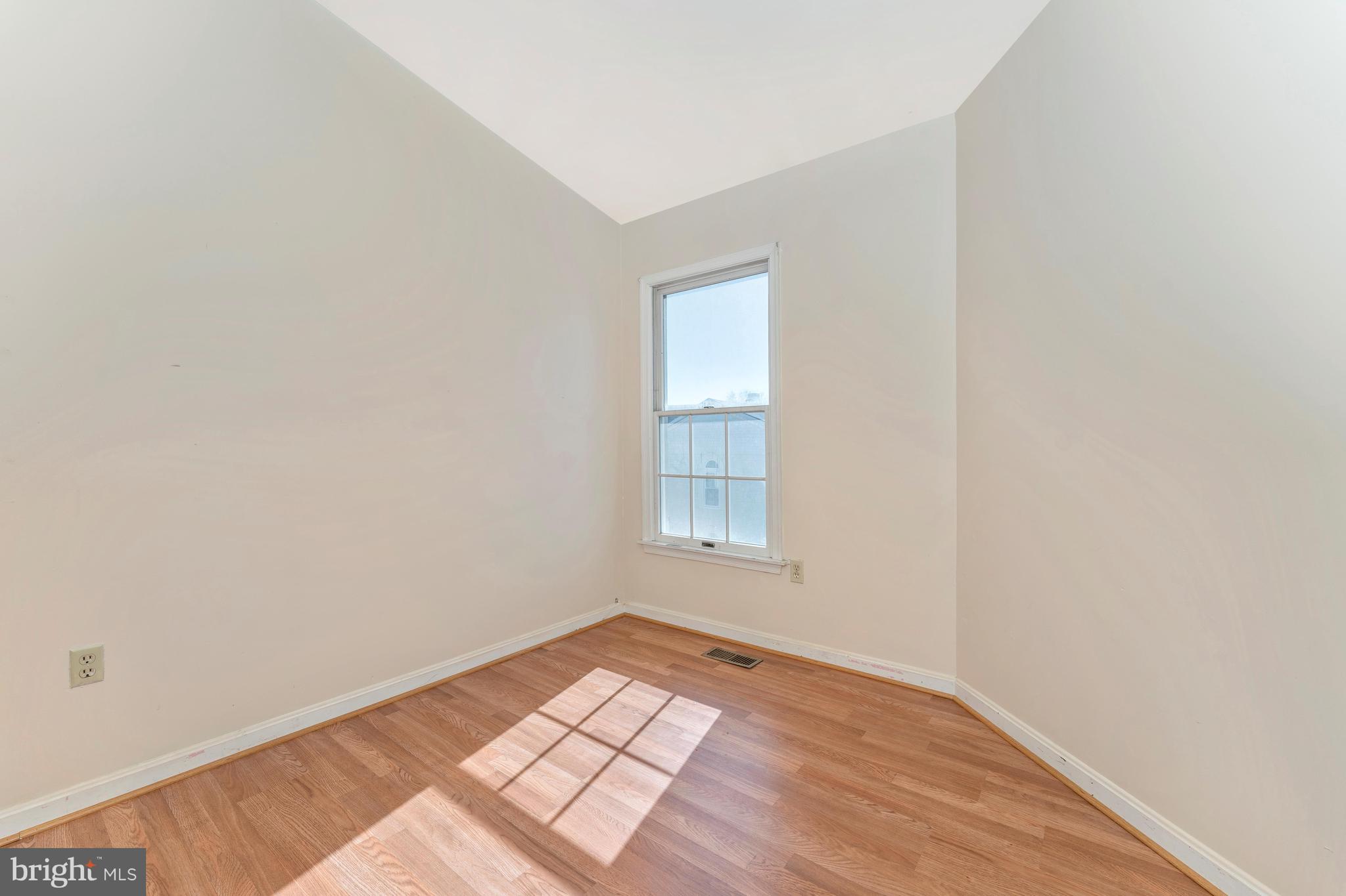 11 Victoria Square Frederick, MD 21702 - Photo 25 of 36 Bedroom 2