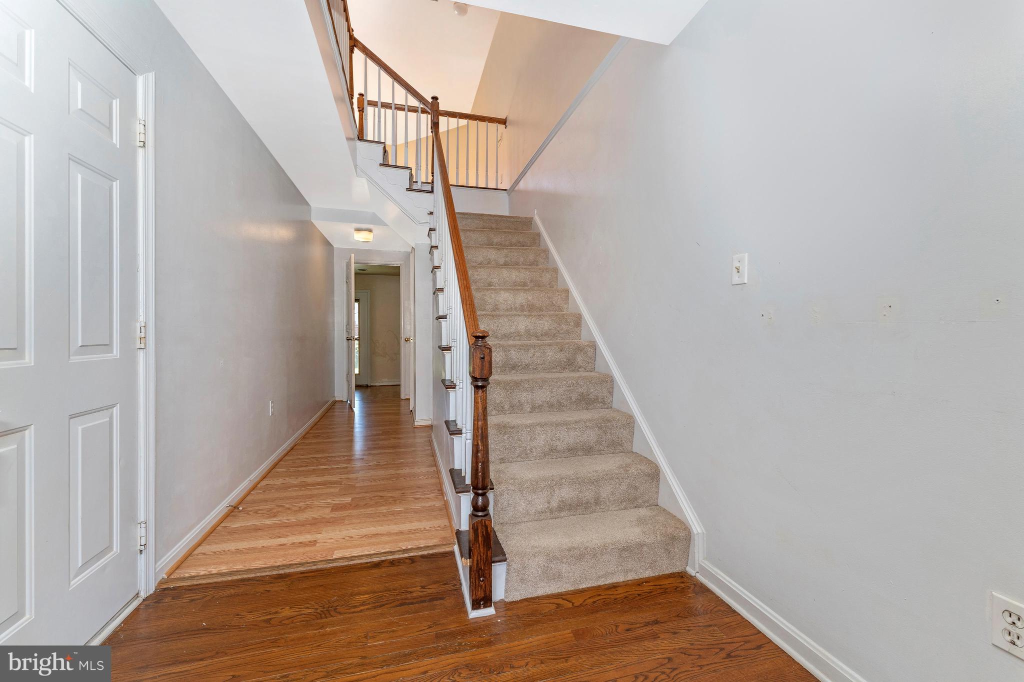 11 Victoria Square Frederick, MD 21702 - Photo 4 of 36 Staircase