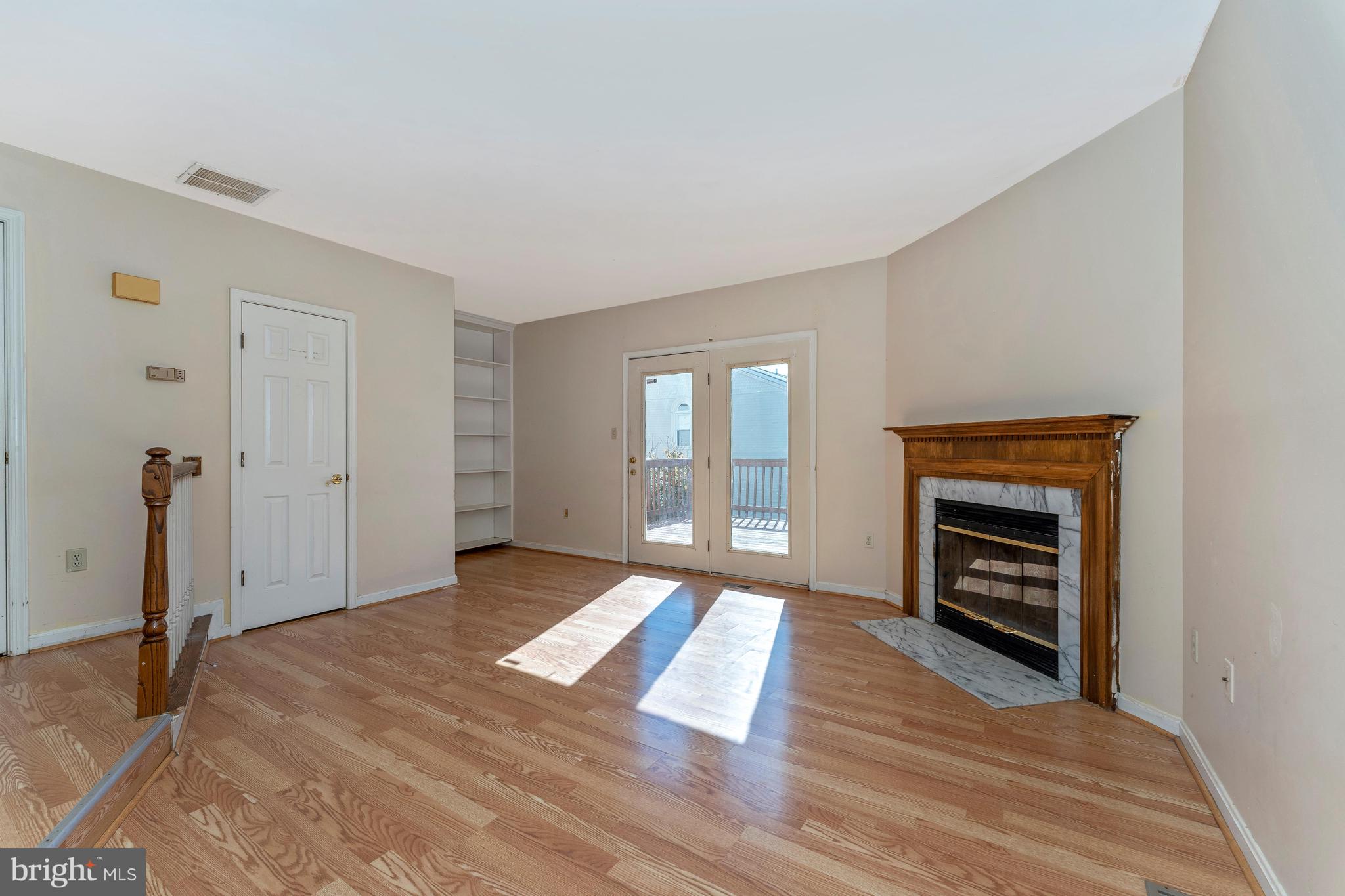11 Victoria Square Frederick, MD 21702 - Photo 6 of 36 Living Room