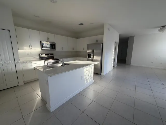 $2,700 | 2631 Southeast 11th Street, Unit 2631, Homestead, FL 33035