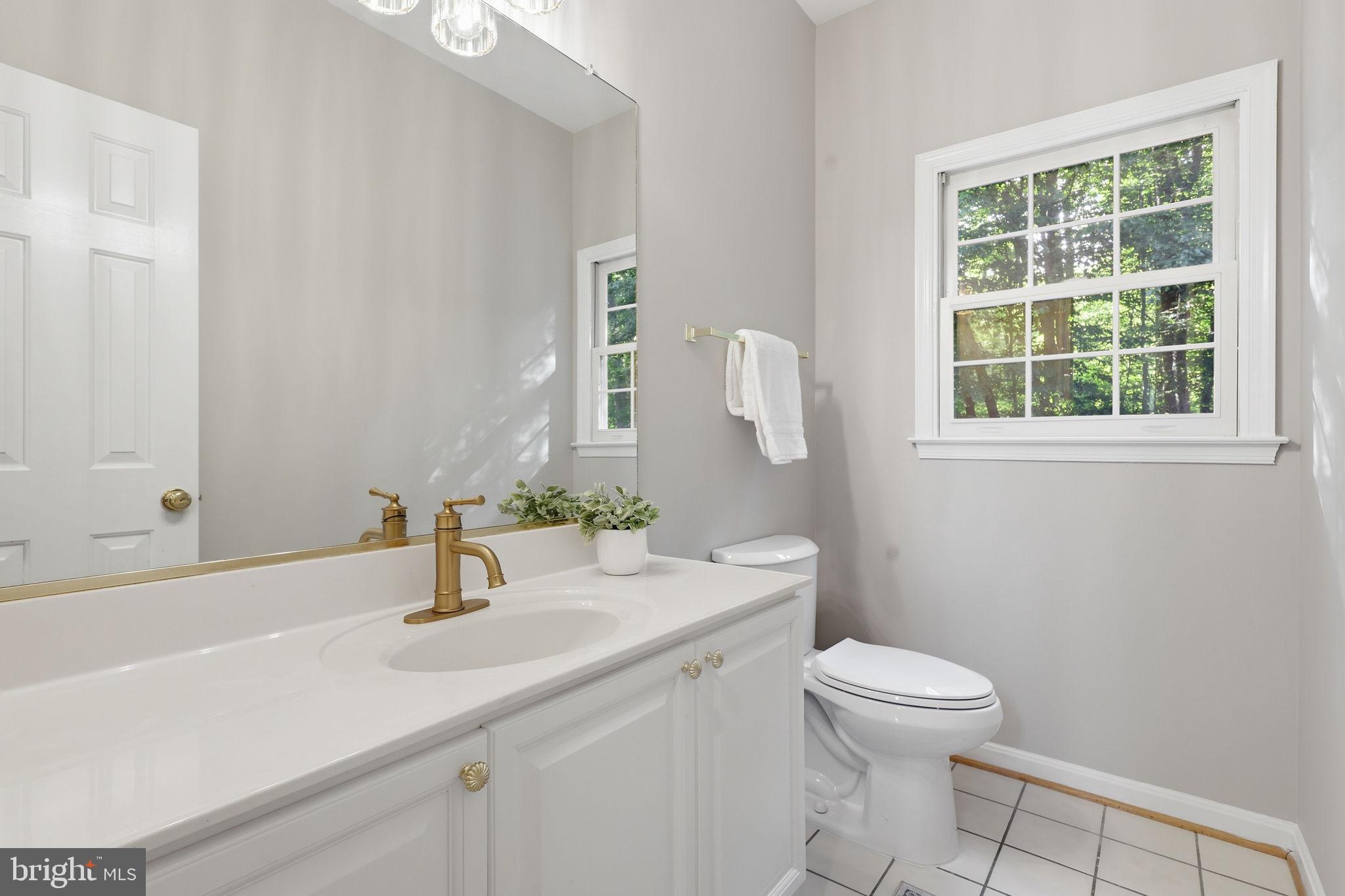 8556 Hooes Road Springfield, VA 22153 - Photo 21 of 57 Main level half bath!