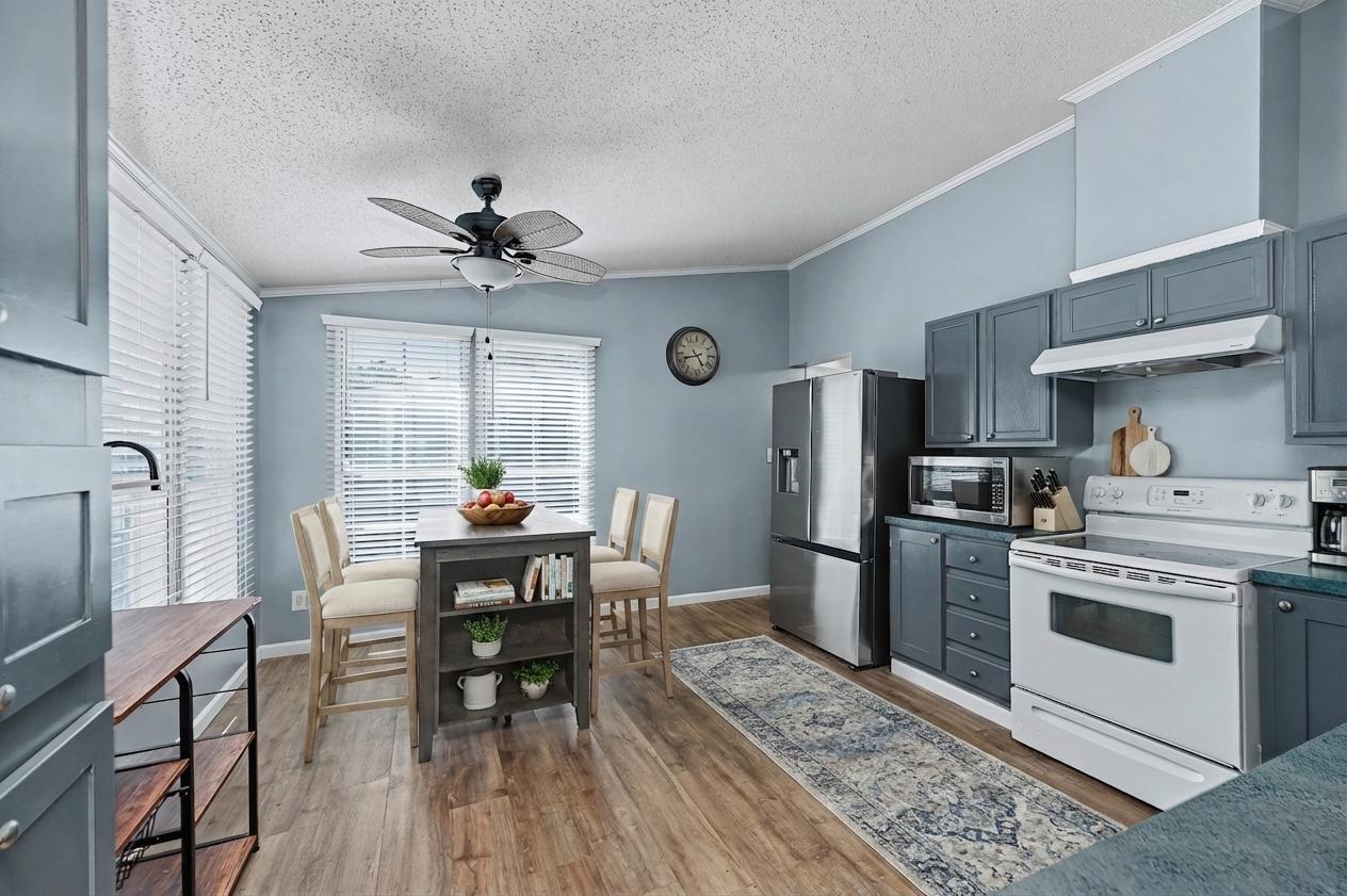 254 Grapevine Road Summerville, SC 29483 - Photo 4 of 22 Kitchen