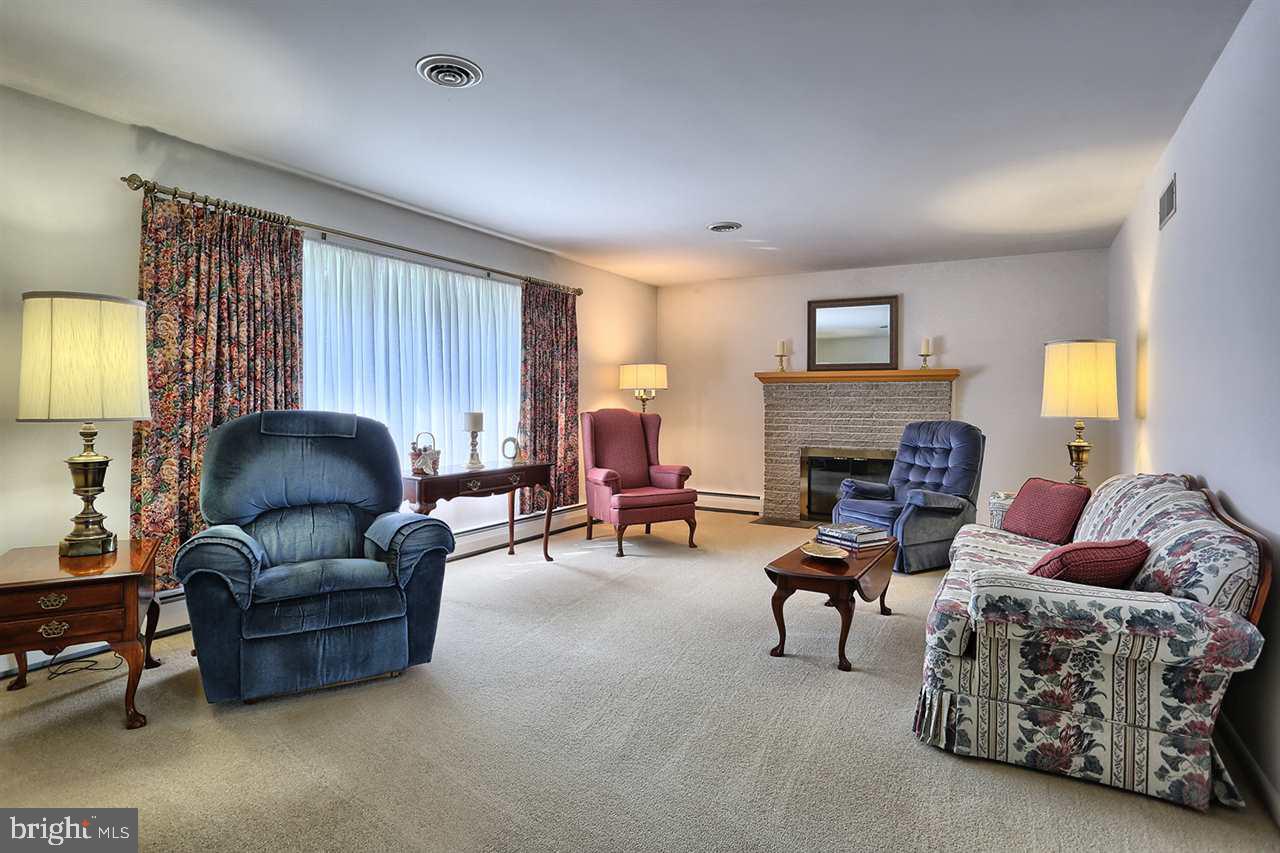 879 Alexander Spring Road Carlisle, PA 17015 - Photo 4 of 25 Gallery Image 4