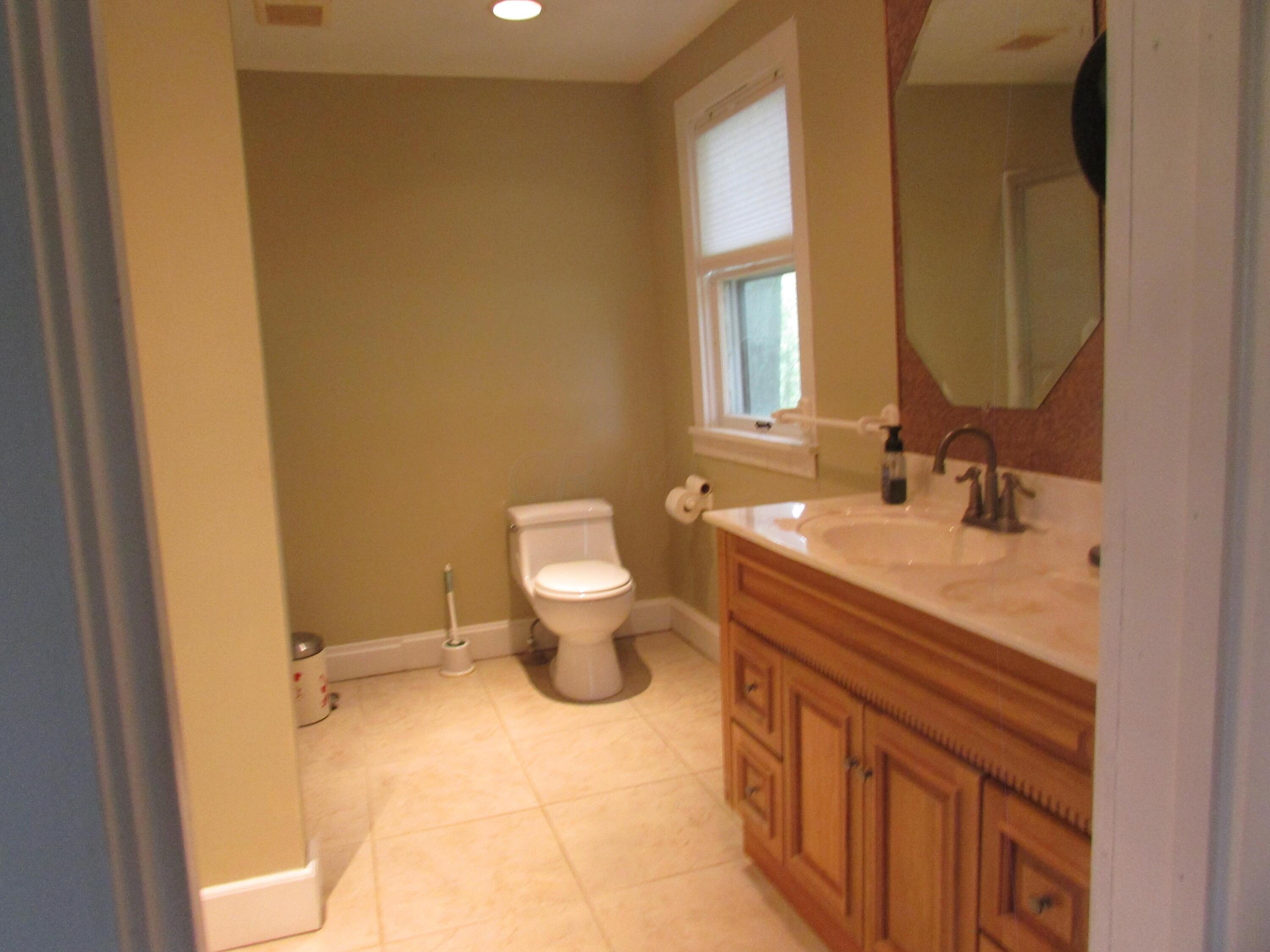 1000 Lewis Center Road Lewis Center, OH 43035 - Photo 7 of 19 Lewis Center full bath