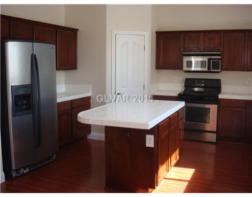 855 Sumner Ranch Road Henderson, NV 89012 - Photo 7 of 18 Kitchen.