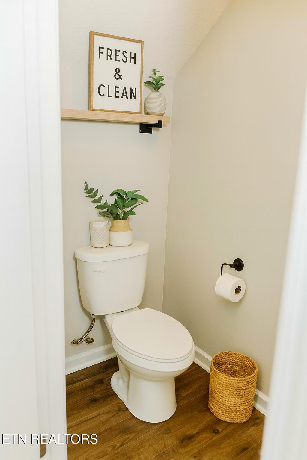 6 Lilac Court Clinton, TN 37716 - Photo 9 of 31 3036CFD2-2A95-41B3-8476-7D602311EBB8