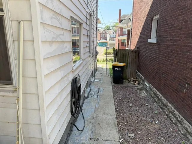 $112,000 | 122 Greydon Avenue, McKees Rocks, PA 15136