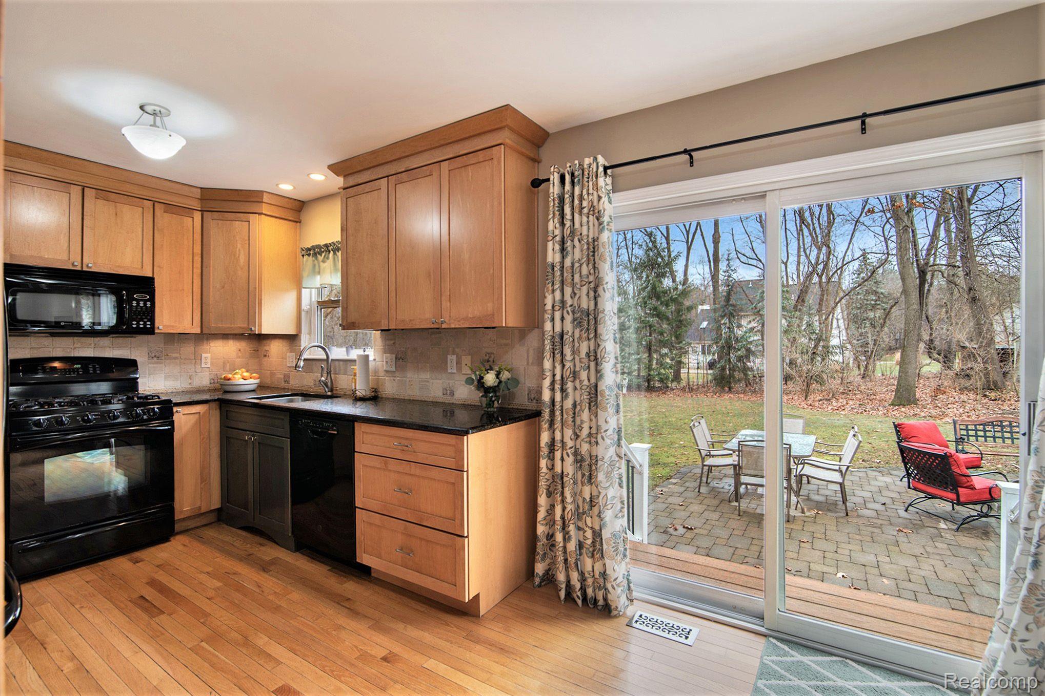 11089 Whispering Ridge Trail Fenton, MI 48430 - Photo 8 of 28 Gallery Image 8