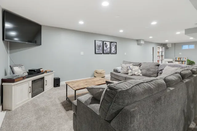 $2,400 | 328 South 14th Street, St. Charles, IL 60174