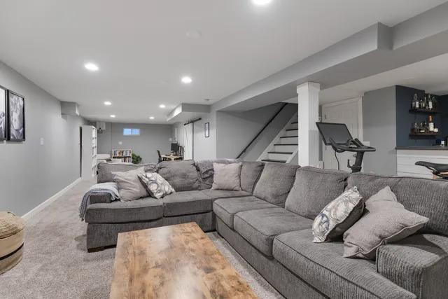 $2,400 | 328 South 14th Street, St. Charles, IL 60174