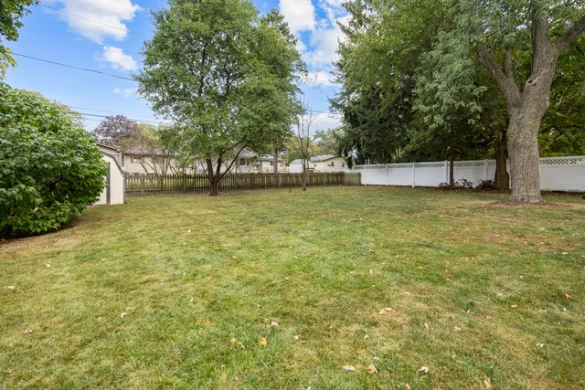 $2,400 | 328 South 14th Street, St. Charles, IL 60174