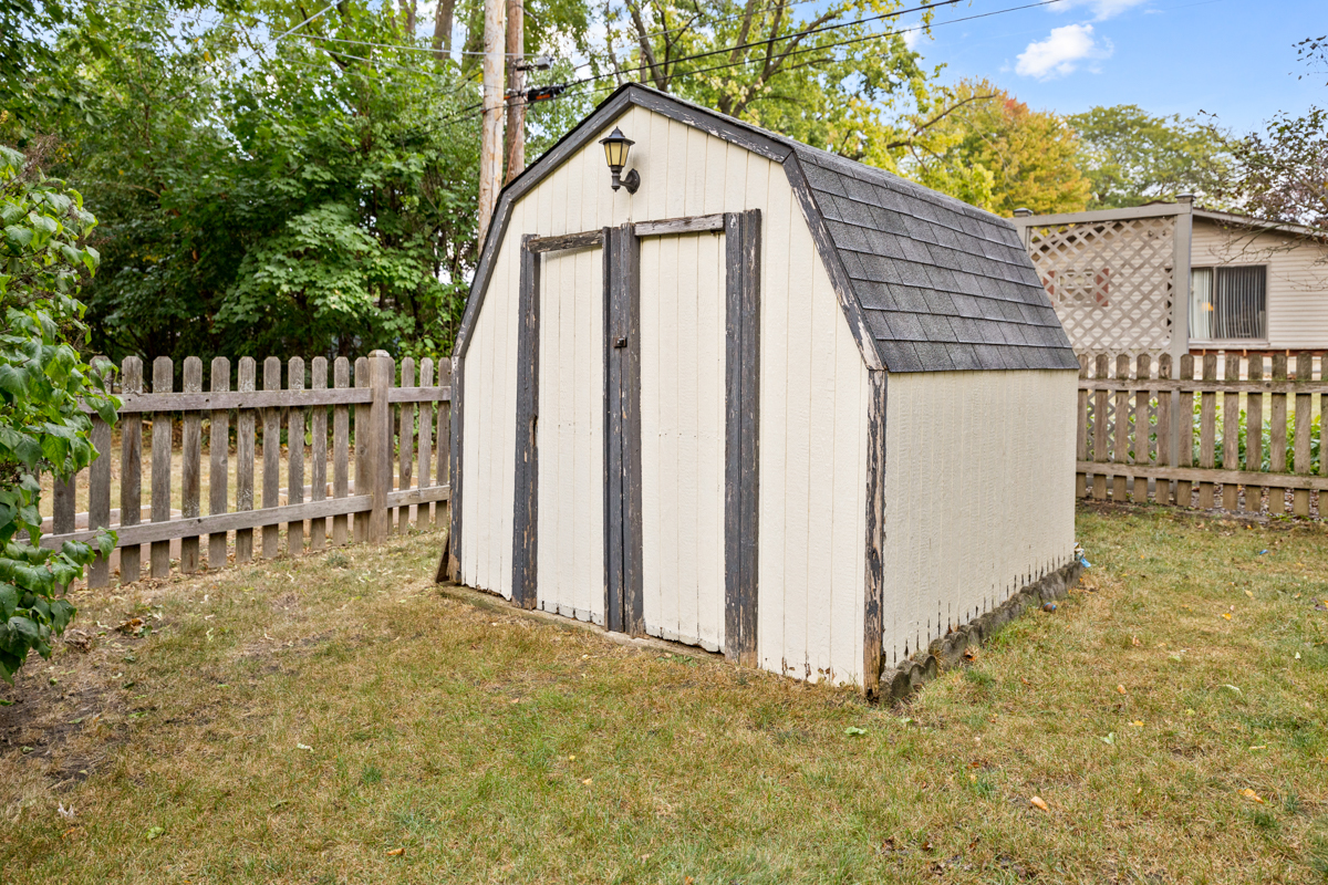 328 South 14th Street St. Charles, IL 60174 - Photo 25 of 26 a view of backyard of house