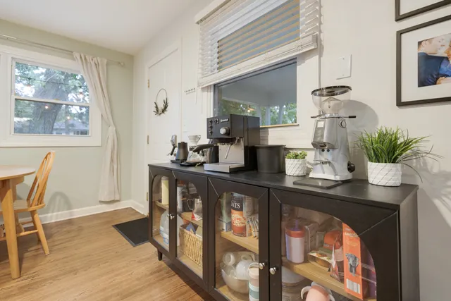 $2,400 | 328 South 14th Street, St. Charles, IL 60174