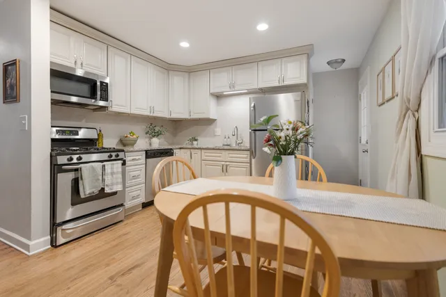 $2,400 | 328 South 14th Street, St. Charles, IL 60174