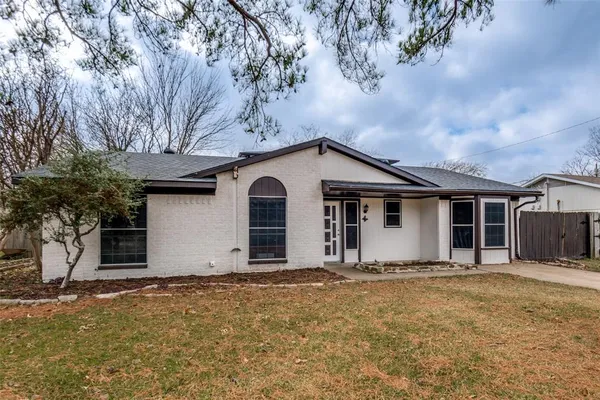 $339,999 | 861 Betty Drive, Terrell, TX 75160