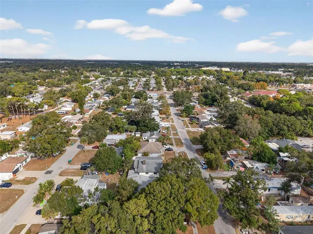 $2,000 | 5136 68th Street North, Unit C, St. Petersburg, FL 33709