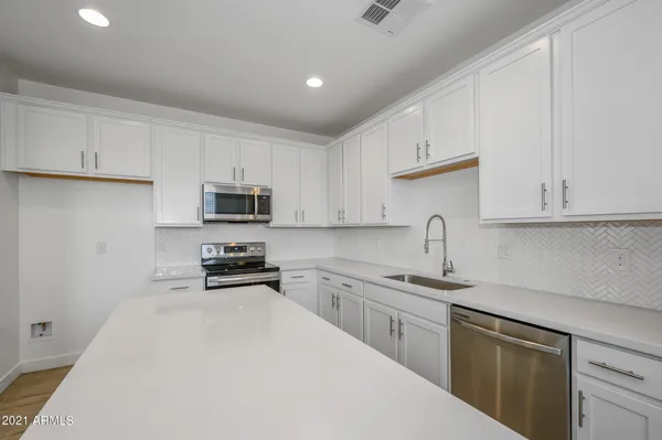 $2,200 | 9517 East Talon Avenue, Mesa, AZ 85212