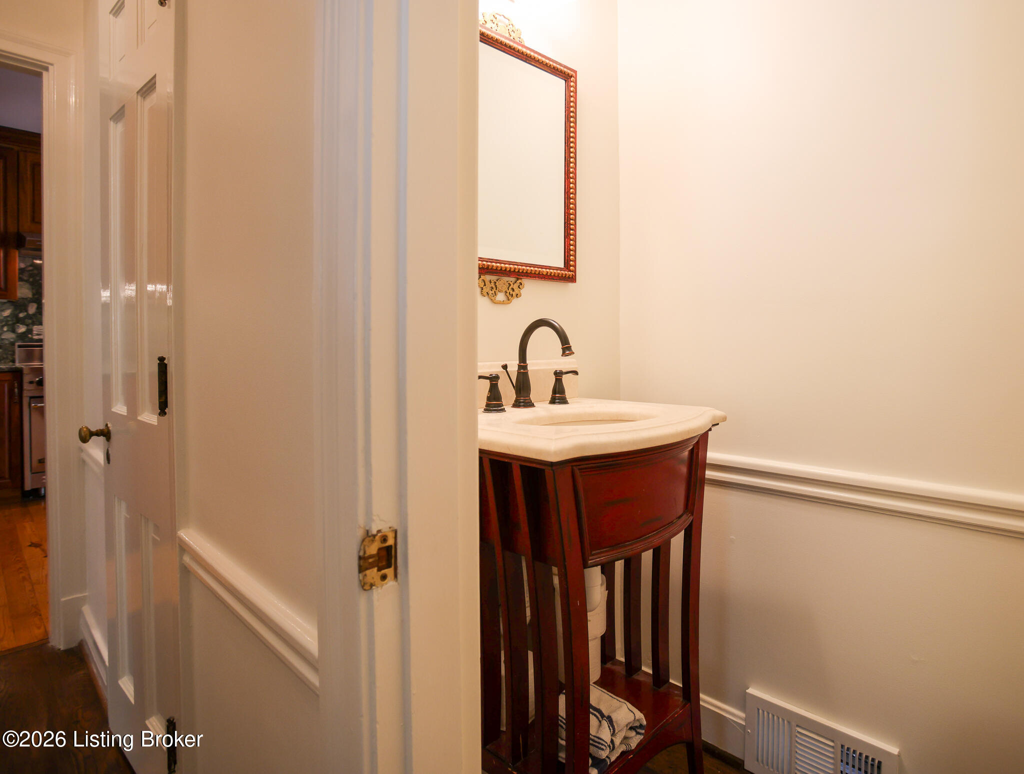 602 Sunset Road Louisville, KY 40206 - Photo 28 of 52 Powder Room