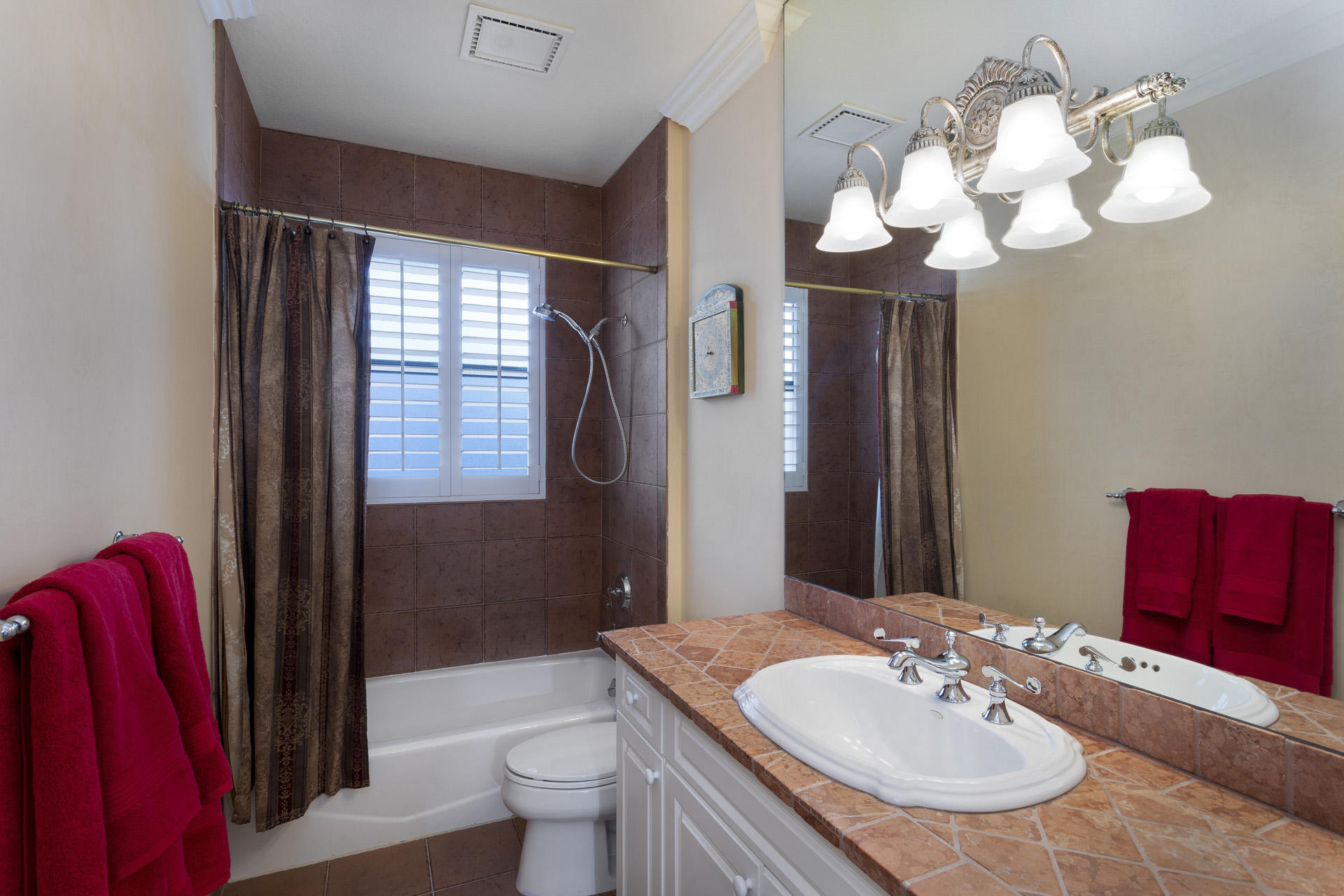 6929 Northeast 8th Drive Boca Raton, FL 33487 - Photo 12 of 20 SECOND_GUEST_BATH
