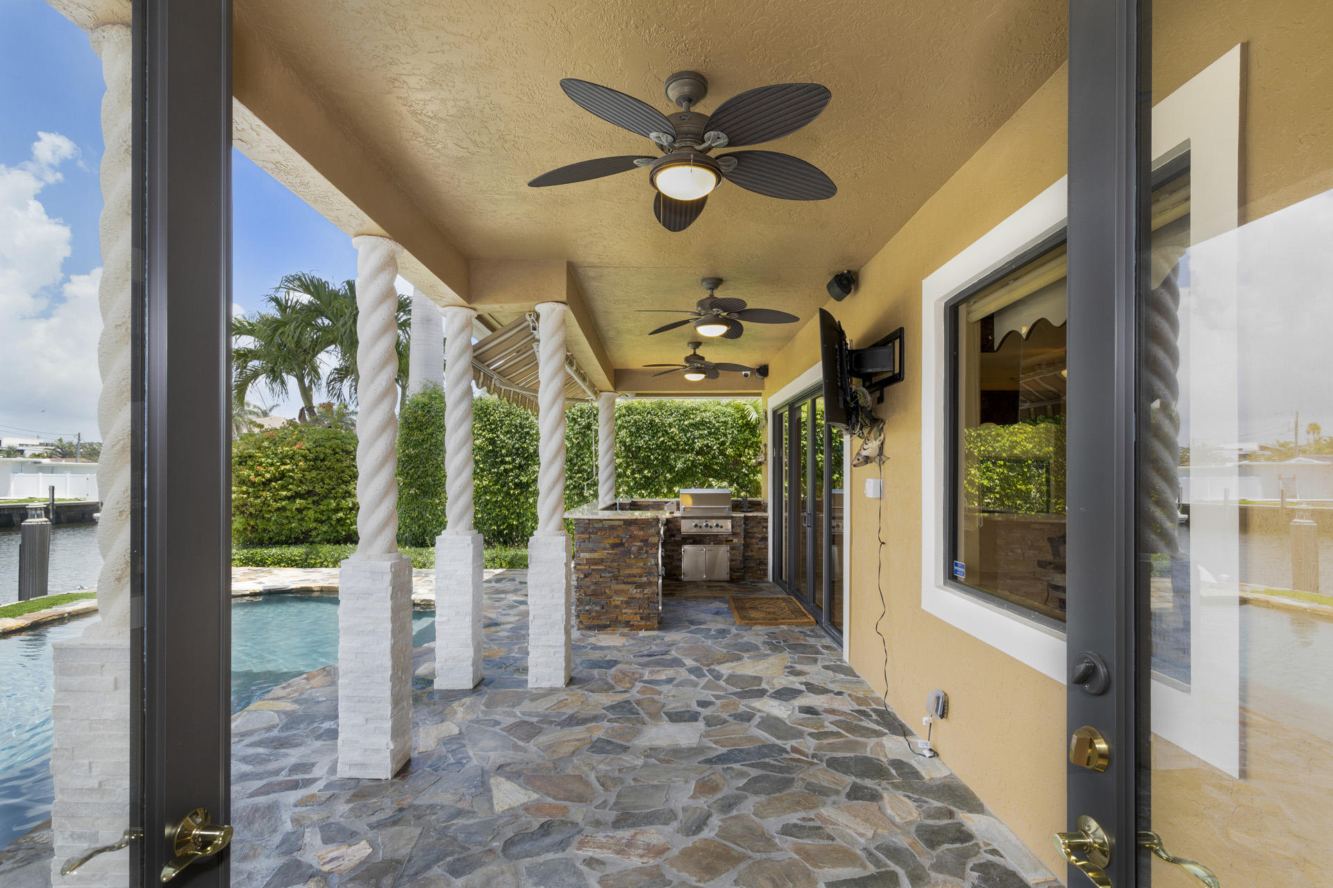 6929 Northeast 8th Drive Boca Raton, FL 33487 - Photo 17 of 20 OUTDOOR