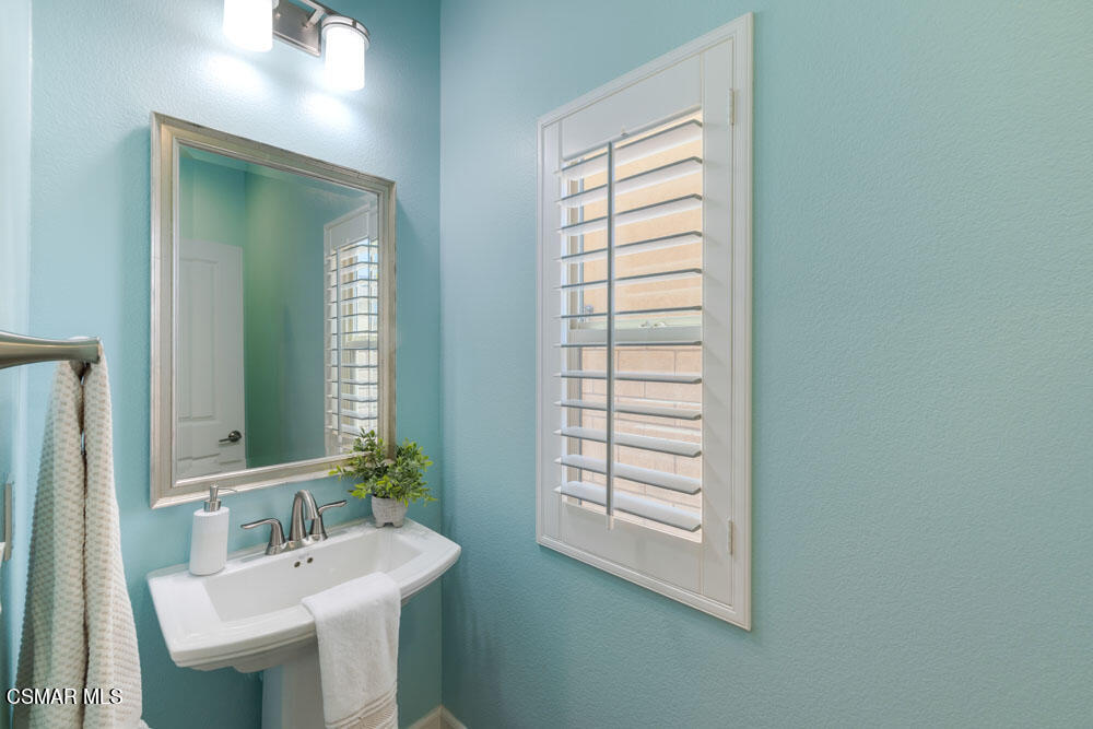 13988 Burdock Drive Moorpark, CA 93021 - Photo 9 of 35 a bathroom with a sink and a mirror