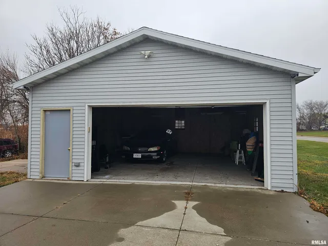 $70,000 | 1517 Monmouth Boulevard, Galesburg, IL 61401