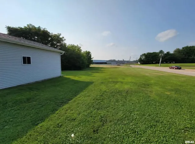 $70,000 | 1517 Monmouth Boulevard, Galesburg, IL 61401