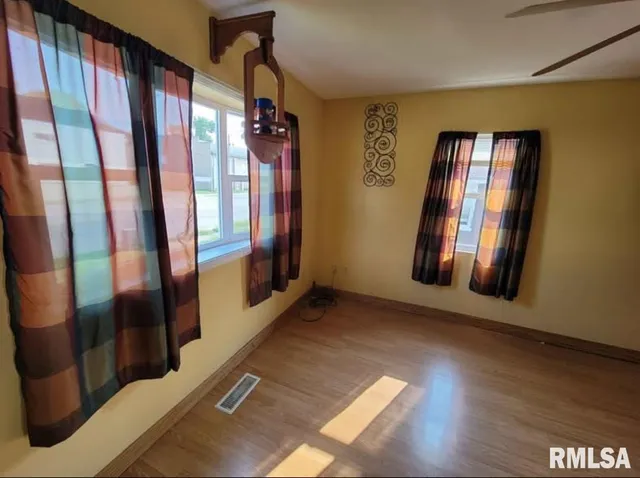 $70,000 | 1517 Monmouth Boulevard, Galesburg, IL 61401