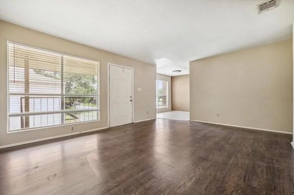 $1,050 | 119 Lazy Lane, Sealy, TX 77474