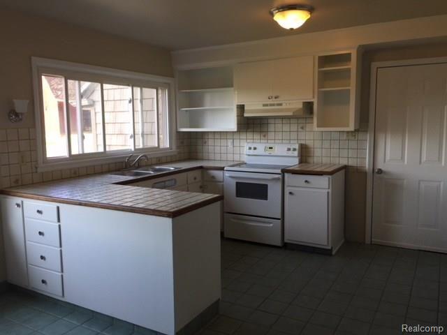 4677 Hollenbeck Road Columbiaville, MI 48421 - Photo 3 of 19 IMG_2975(1).JPG