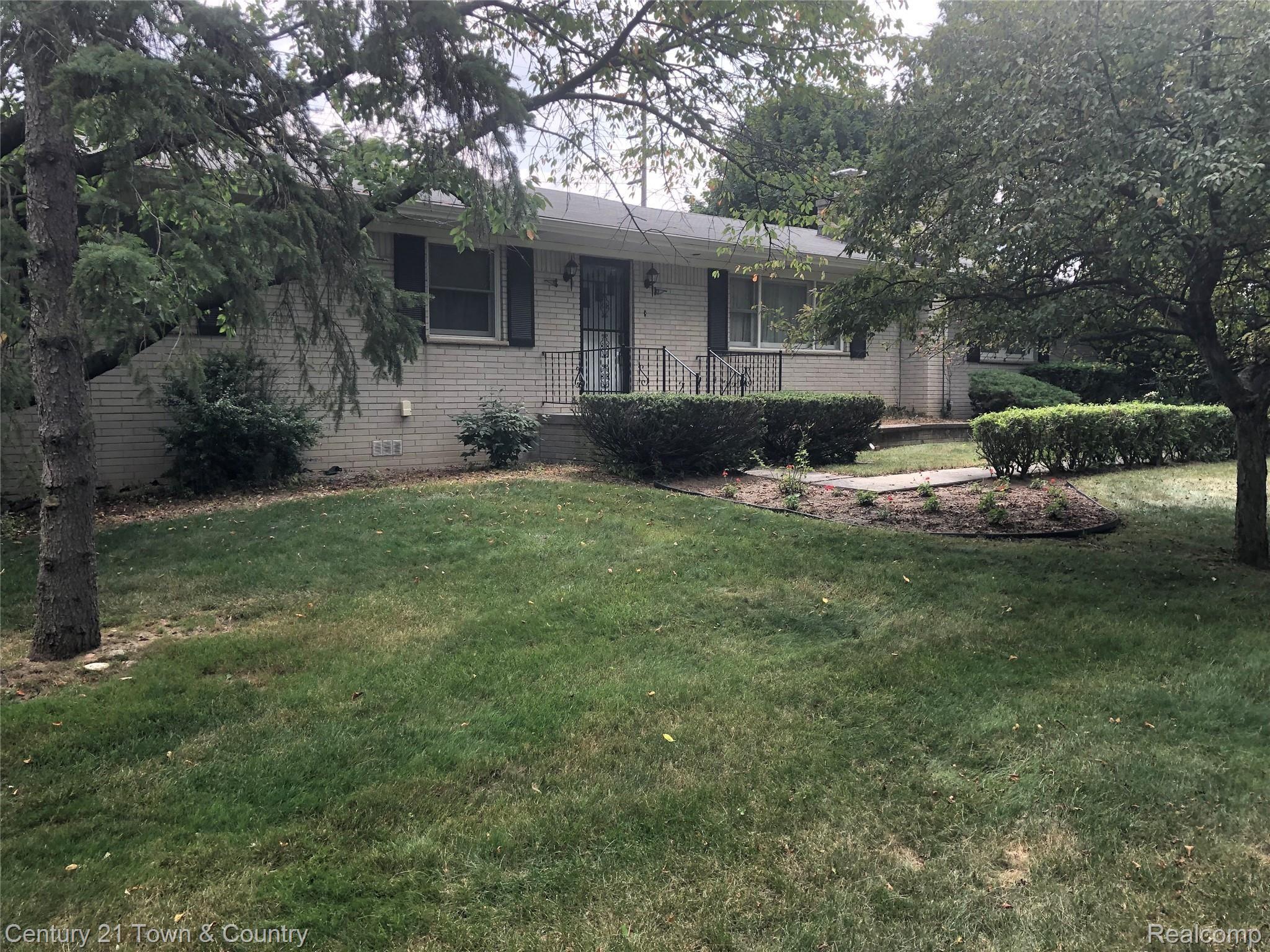 1172 Brewster Road Rochester, MI 48306 - Photo 2 of 5 Brewster 2.jpg