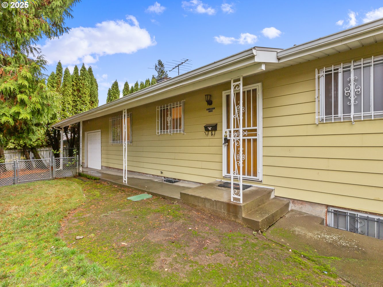 9108 North Chautauqua Boulevard Portland, OR 97217 - Photo 2 of 32