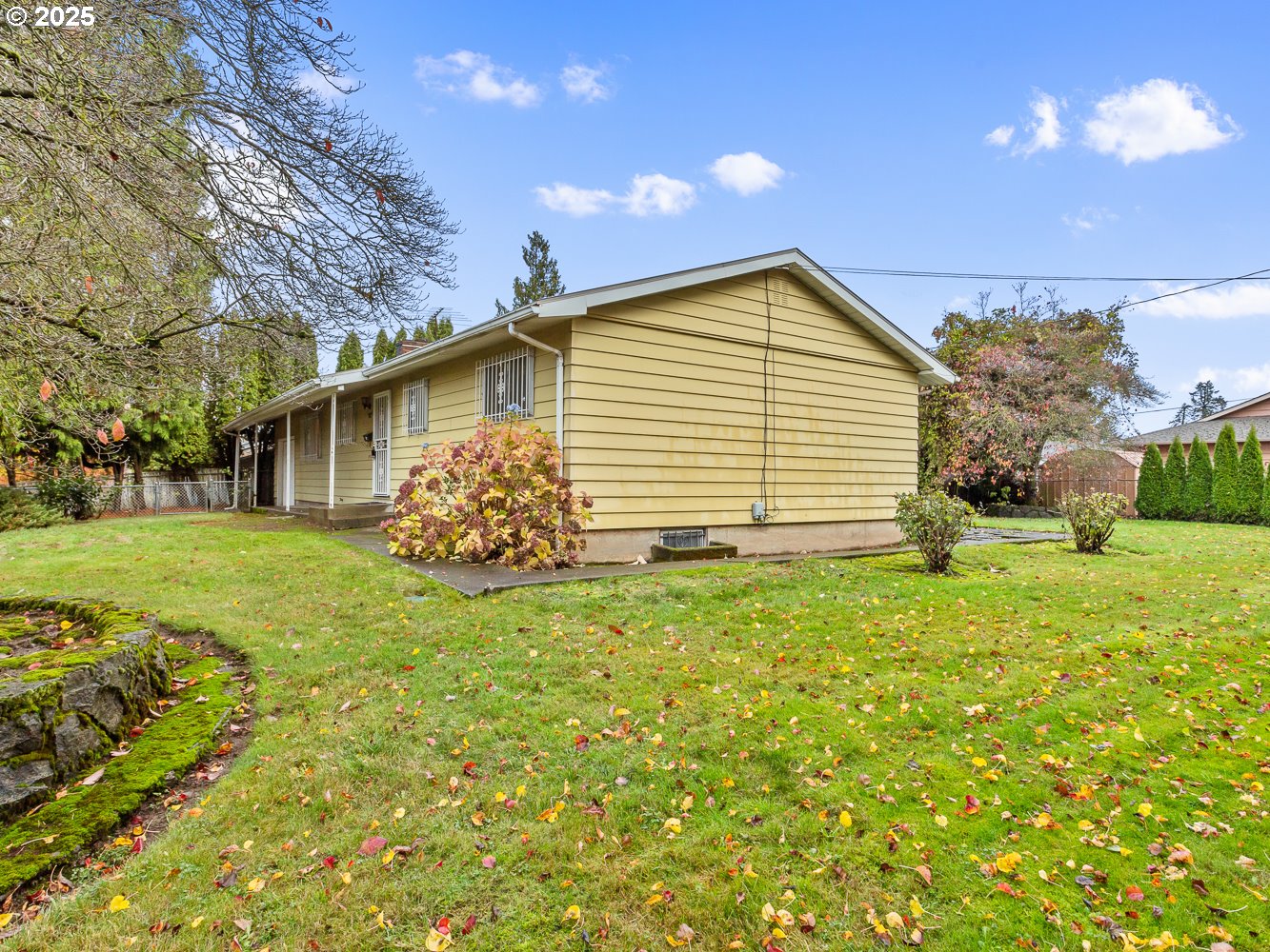 9108 North Chautauqua Boulevard Portland, OR 97217 - Photo 3 of 32