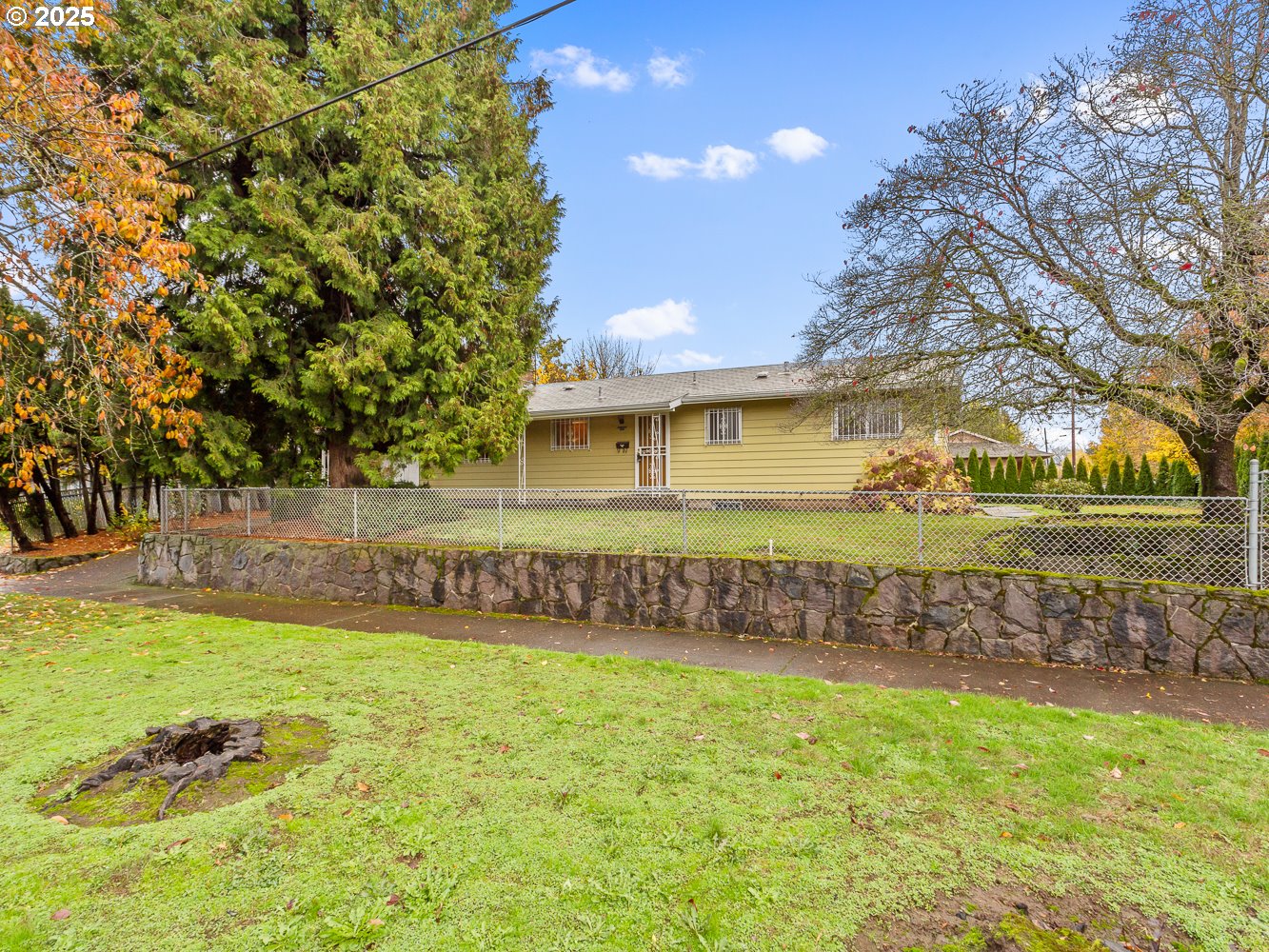 9108 North Chautauqua Boulevard Portland, OR 97217 - Photo 4 of 32