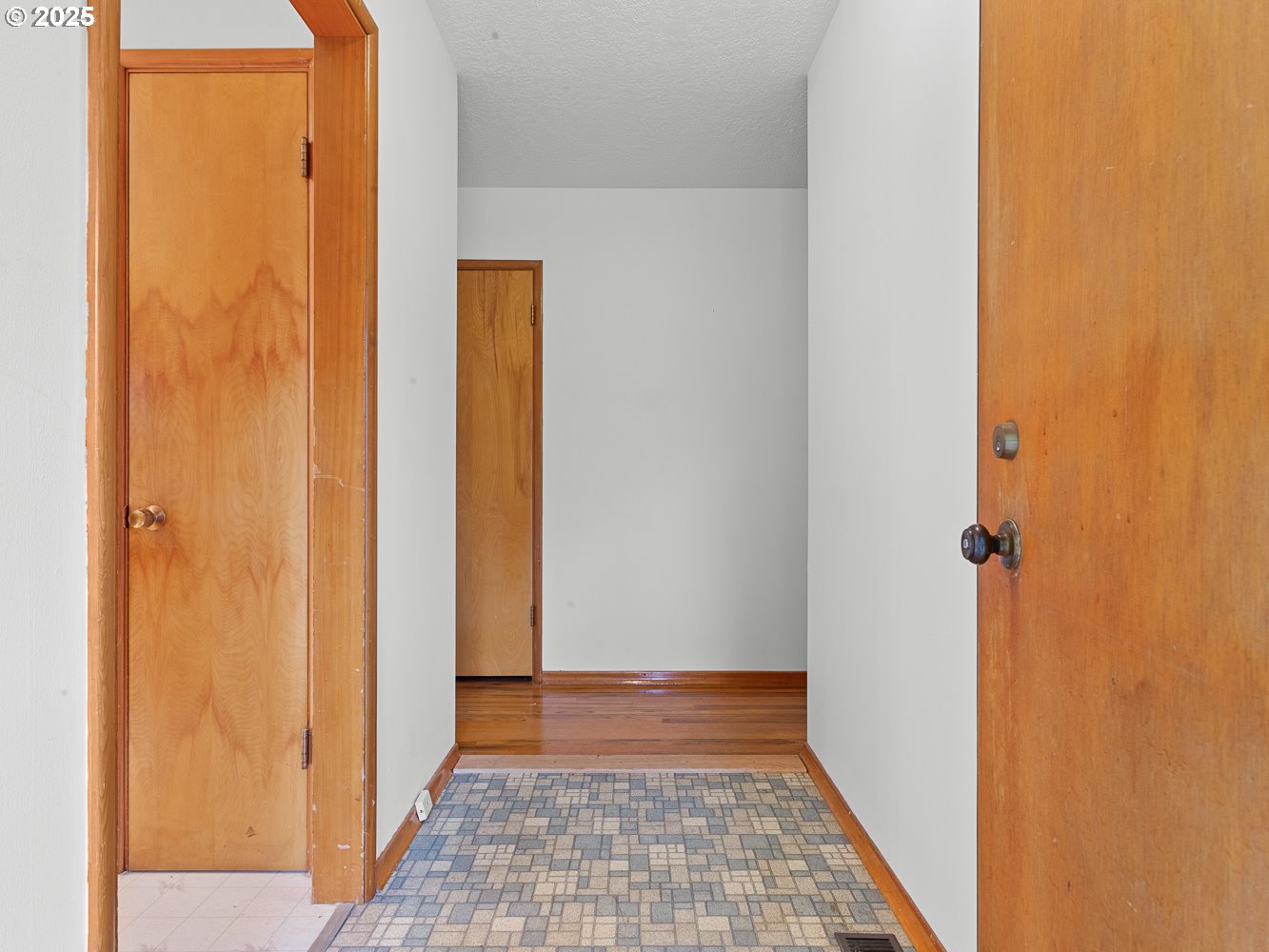 9108 North Chautauqua Boulevard Portland, OR 97217 - Photo 6 of 32