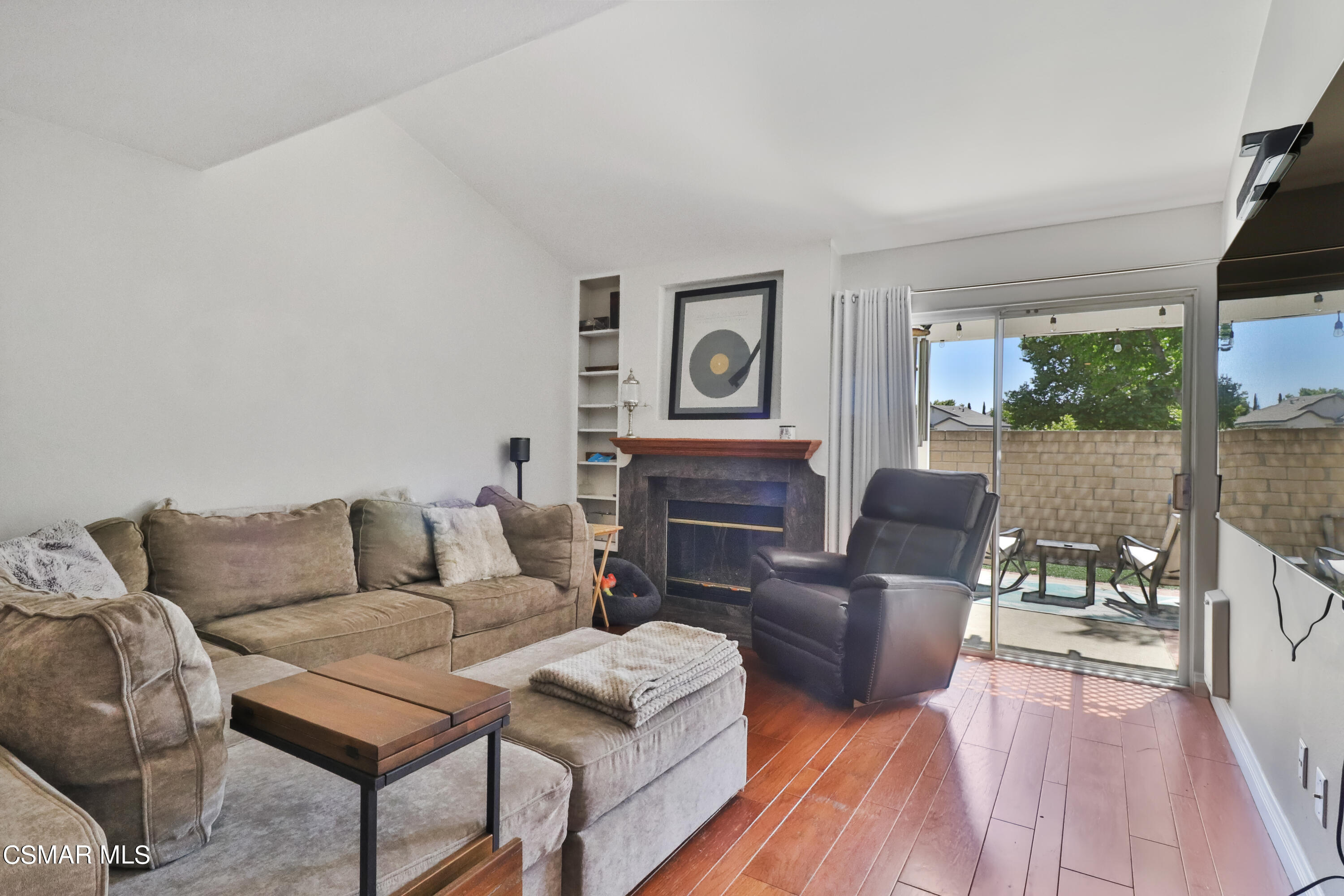 2411 Manet Lane Simi Valley, CA 93063 - Photo 3 of 38 IMG_0907