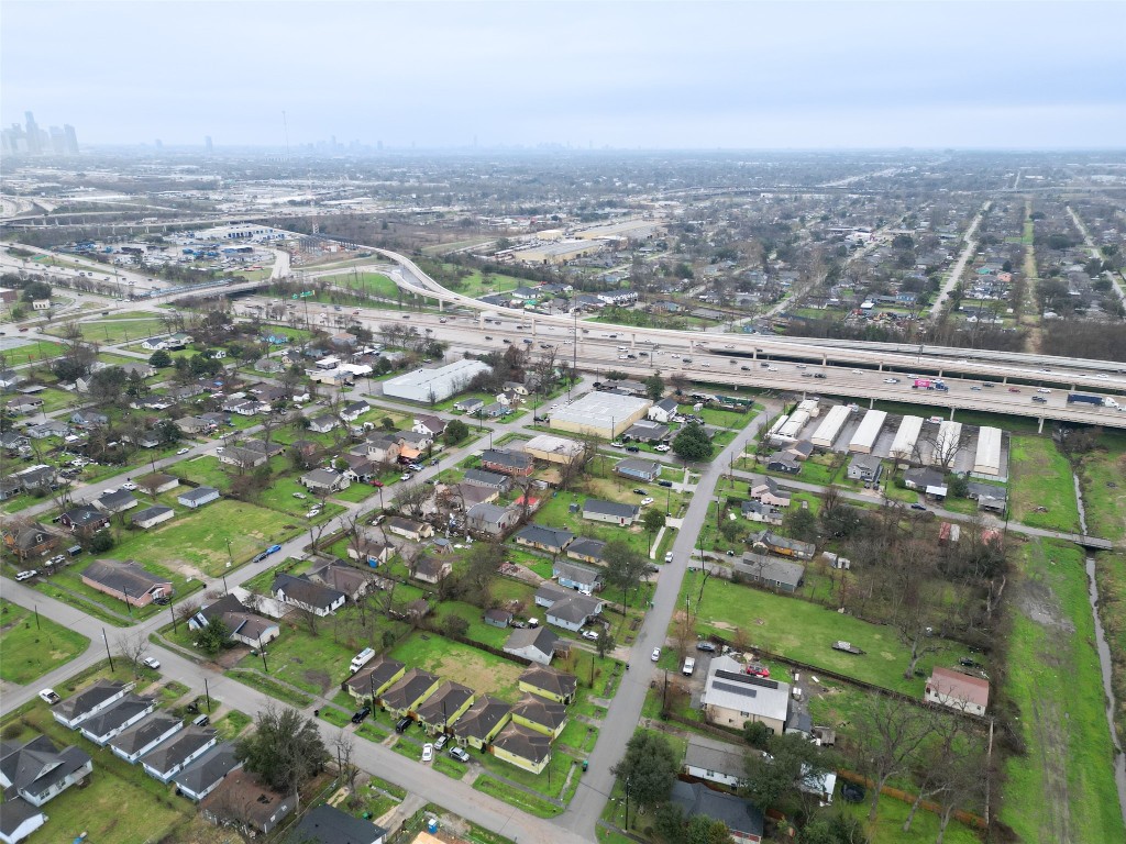 3938 King Street Houston, TX 77026 - Photo 11 of 34 an aerial view of a city