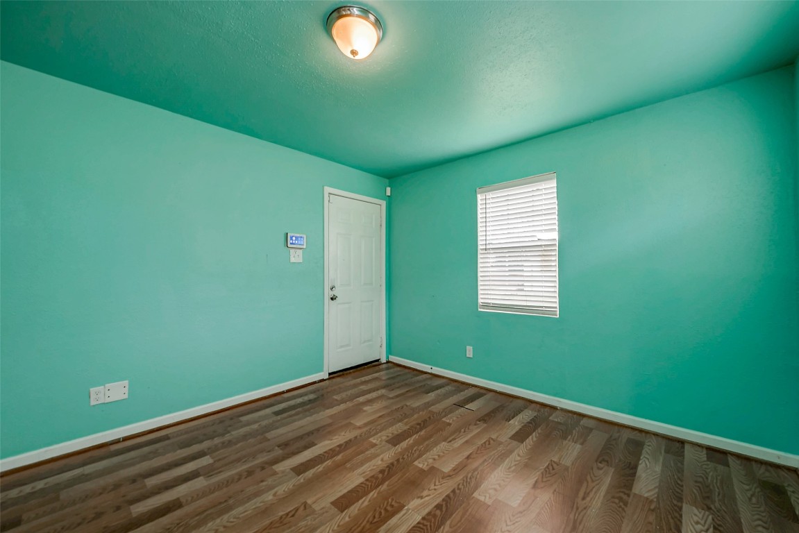 3938 King Street Houston, TX 77026 - Photo 16 of 34 a view of empty room with window