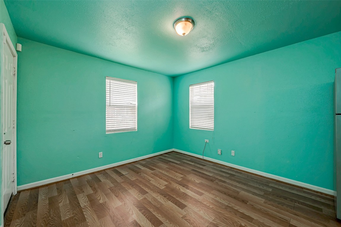 3938 King Street Houston, TX 77026 - Photo 17 of 34 a view of empty room with window