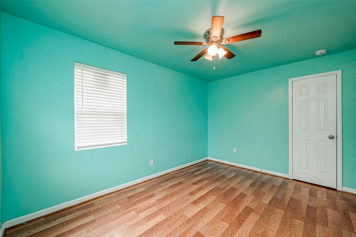 3938 King Street Houston, TX 77026 - Photo 32 of 34 a view of room with window and ceiling fan
