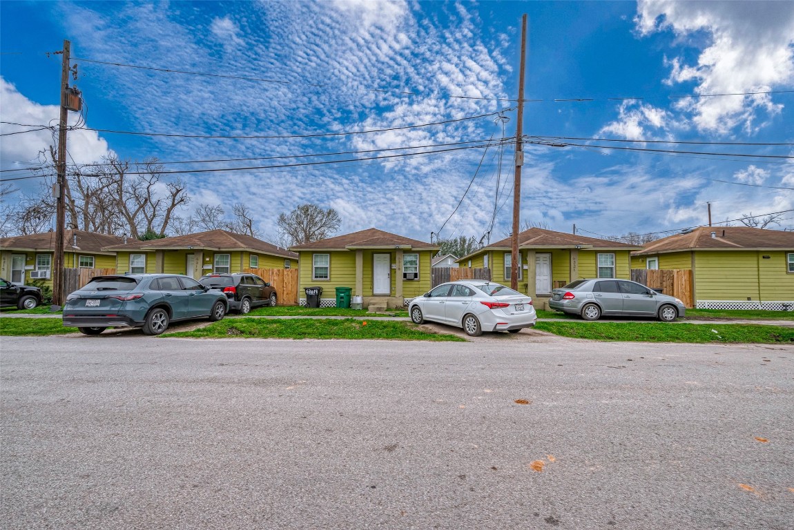 3938 King Street Houston, TX 77026 - Photo 4 of 34 a view of street with parked cars