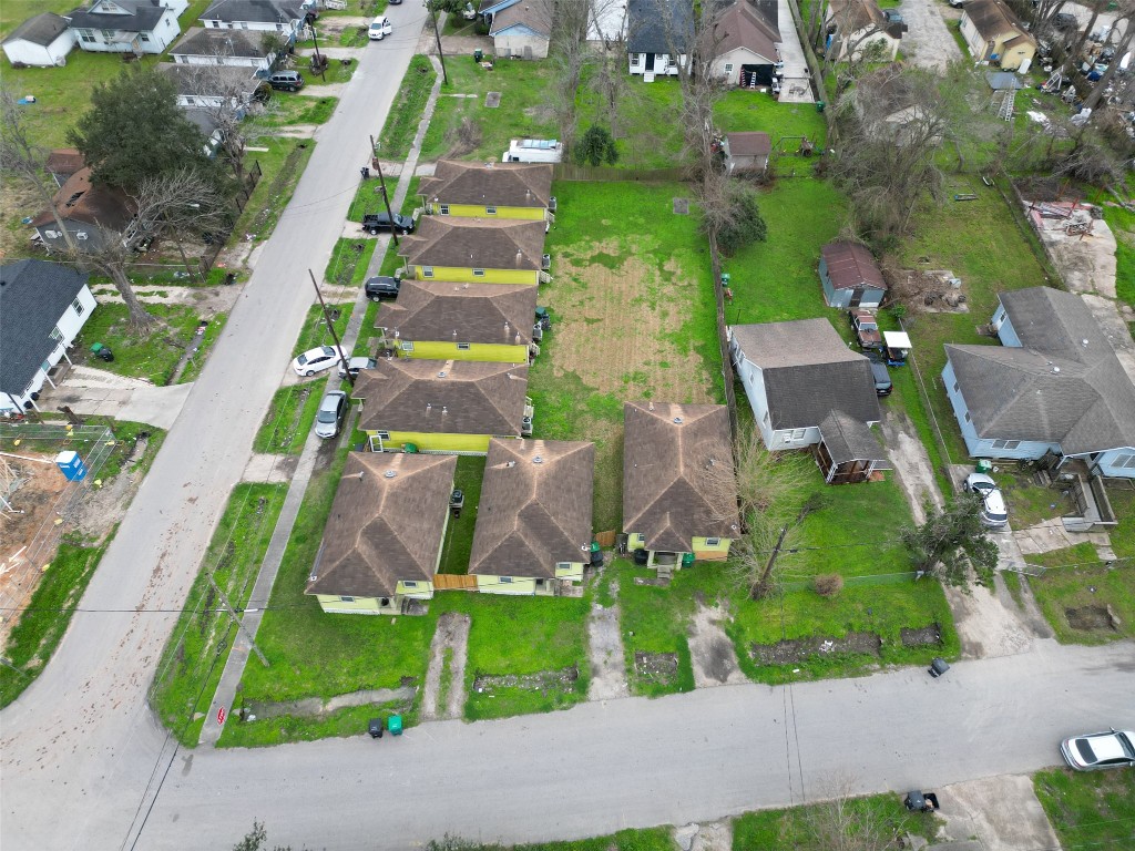 3938 King Street Houston, TX 77026 - Photo 5 of 34 an aerial view of a garden