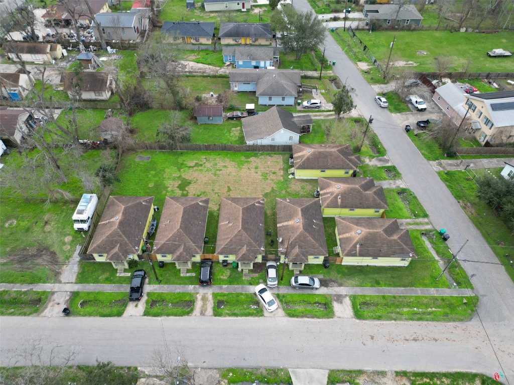 3938 King Street Houston, TX 77026 - Photo 6 of 34 a view of a city