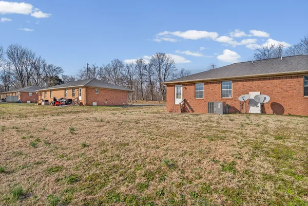 $995 | 5867 Julien Road, Hopkinsville, KY 42240