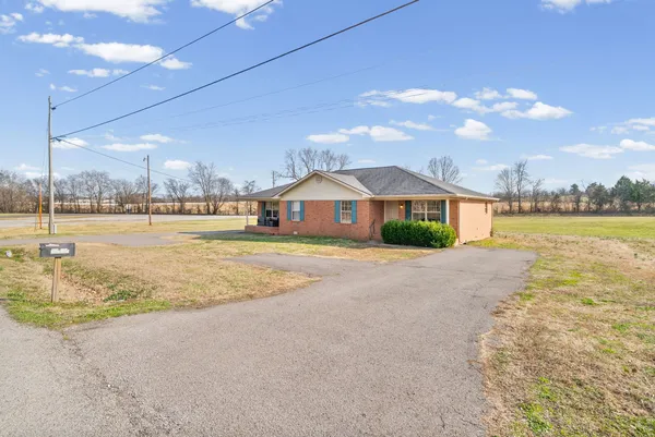 $995 | 5867 Julien Road, Hopkinsville, KY 42240
