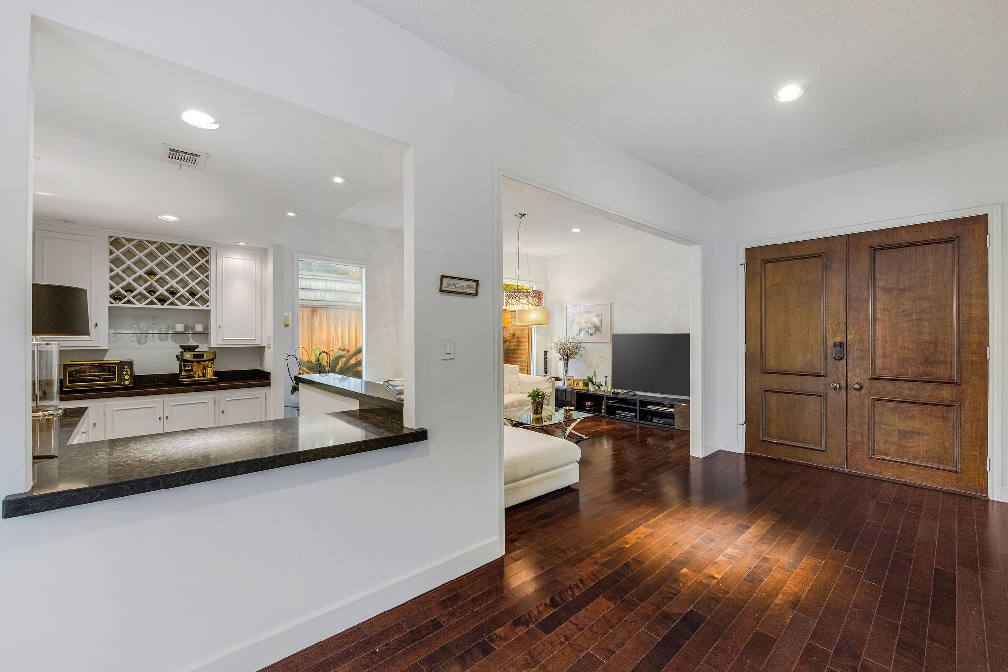 323 Vanderpool Lane Houston, TX 77024 - Photo 19 of 34 Gallery Image 19