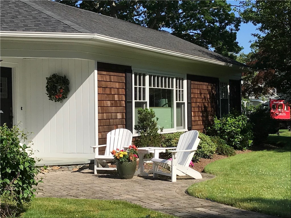 21 Telford Road Barrington, RI 02806 - Photo 3 of 26